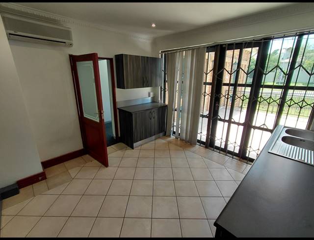 340M² OFFICE TO LET IN BRYANSTON